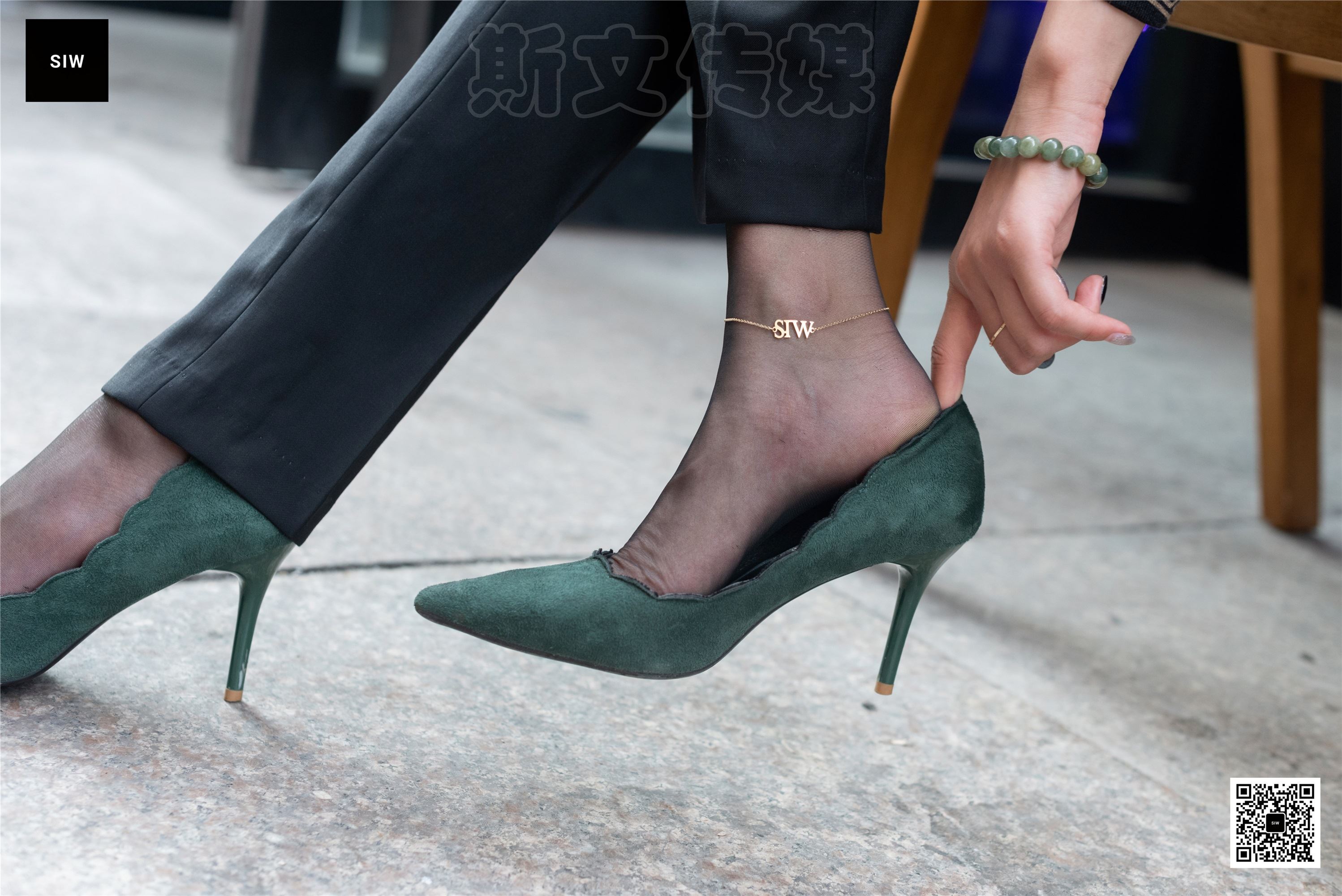 SIW斯文传媒 063 欧版翠绿印花高领长袖打底衫 - 新芳